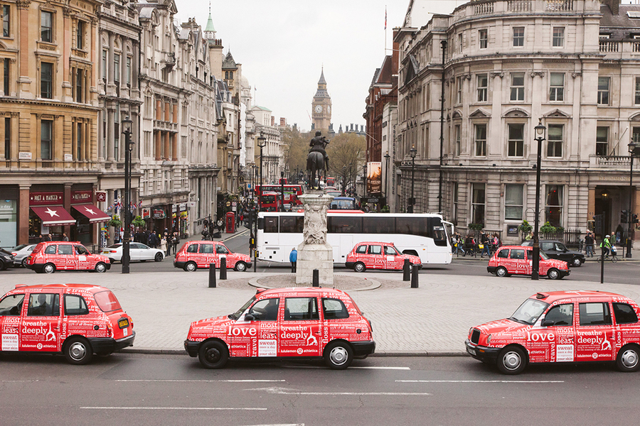 Lululemon這場紅色開業(yè)造勢轟動了英國市場 - 第1張 - 會展活動策劃CCASY.COM Lululemon這場紅色開業(yè)造勢轟動了英國市場 - 第1張