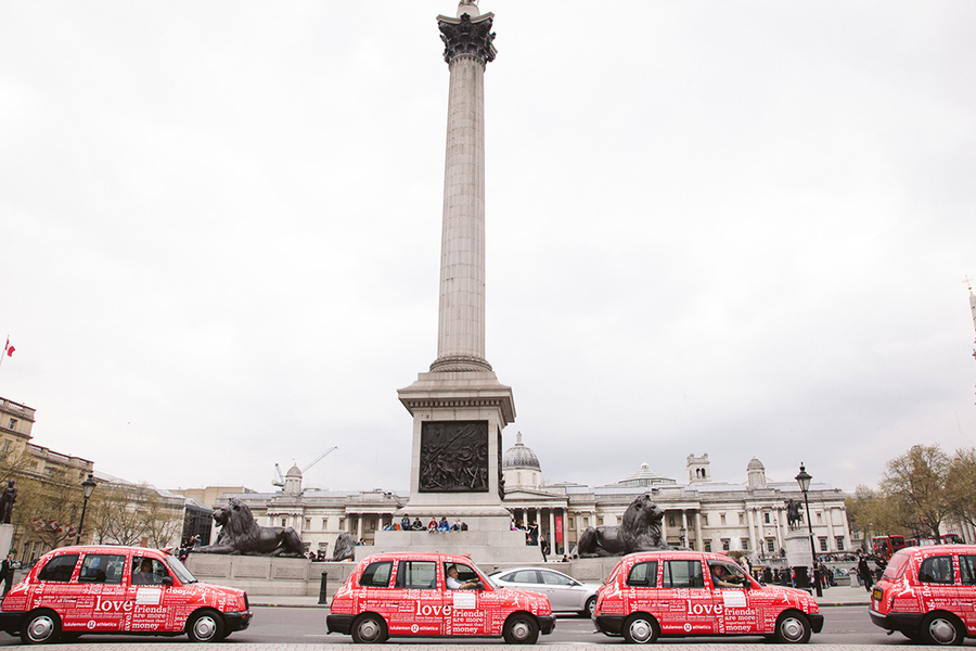 Lululemon這場紅色開業(yè)造勢轟動了英國市場 - 第4張 - 會展活動策劃CCASY.COM Lululemon這場紅色開業(yè)造勢轟動了英國市場 - 第4張