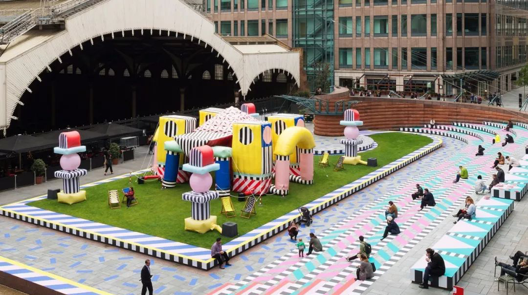 孟菲斯派藝術(shù)風(fēng)格的快閃店活動策劃設(shè)計賦予空間鮮亮的色彩與張力 - 第8張 - 會展活動策劃CCASY.COM 孟菲斯派藝術(shù)風(fēng)格的快閃店活動策劃設(shè)計賦予空間鮮亮的色彩與張力 - 第8張