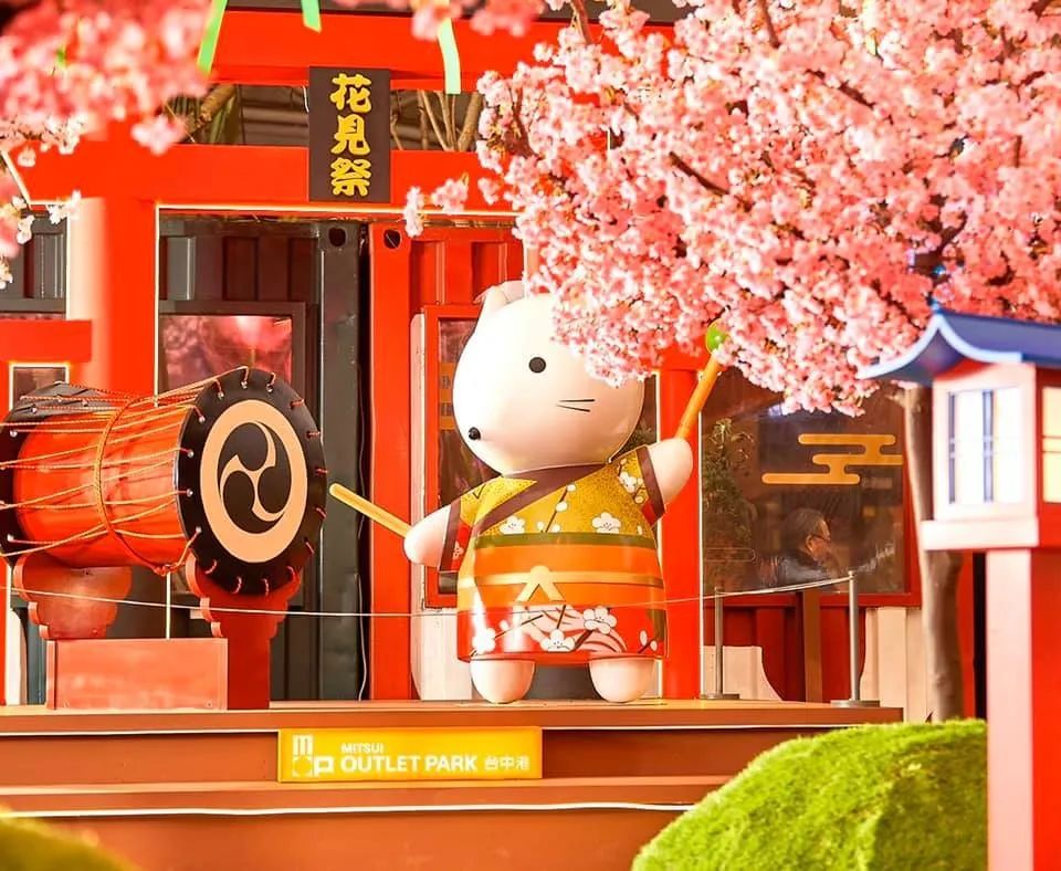 武漢櫻花季已來(lái)走，無(wú)奈只能靠商場(chǎng)里的主題櫻花展覽活動(dòng)裝置解情仇