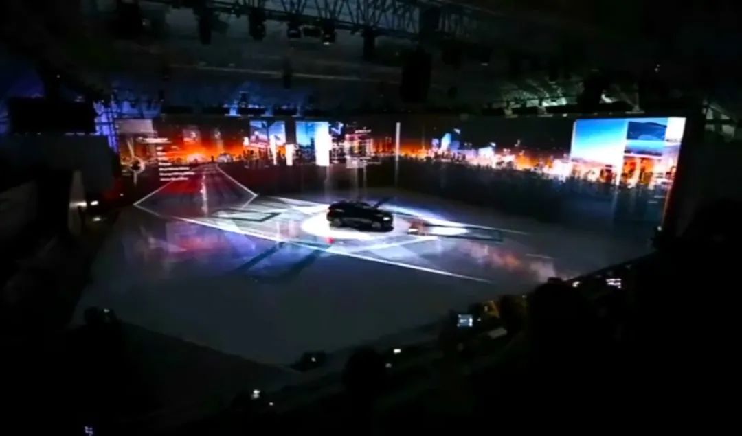 寶馬X5的汽車發(fā)布會(huì)活動(dòng)創(chuàng)意至今仍為行業(yè)佳話 - 第7張 - 會(huì)展活動(dòng)策劃CCASY.COM 寶馬X5的汽車發(fā)布會(huì)活動(dòng)創(chuàng)意至今仍為行業(yè)佳話 - 第7張