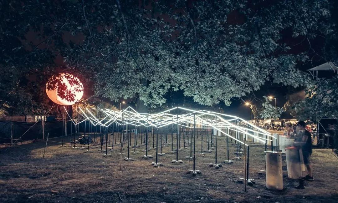 燈光藝術(shù)展覽互動活動的LED互動裝置帶動了全新的群體性解壓方式 - 第3張 - 會展活動策劃CCASY.COM 燈光藝術(shù)展覽互動活動的LED互動裝置帶動了全新的群體性解壓方式 - 第3張