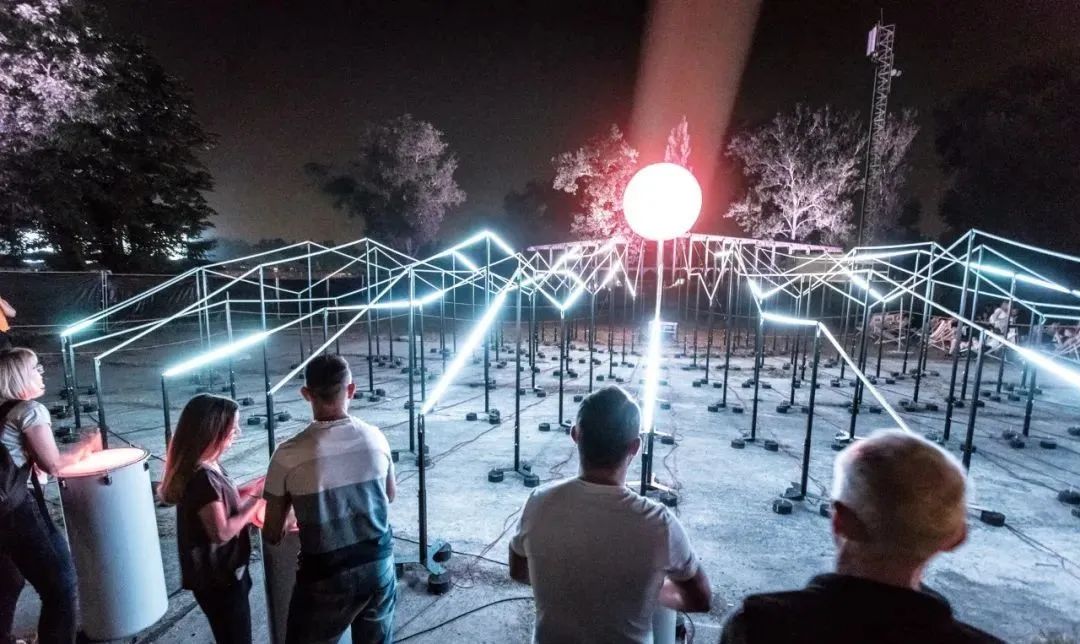 燈光藝術(shù)展覽互動活動的LED互動裝置帶動了全新的群體性解壓方式 - 第5張 - 會展活動策劃CCASY.COM 燈光藝術(shù)展覽互動活動的LED互動裝置帶動了全新的群體性解壓方式 - 第5張