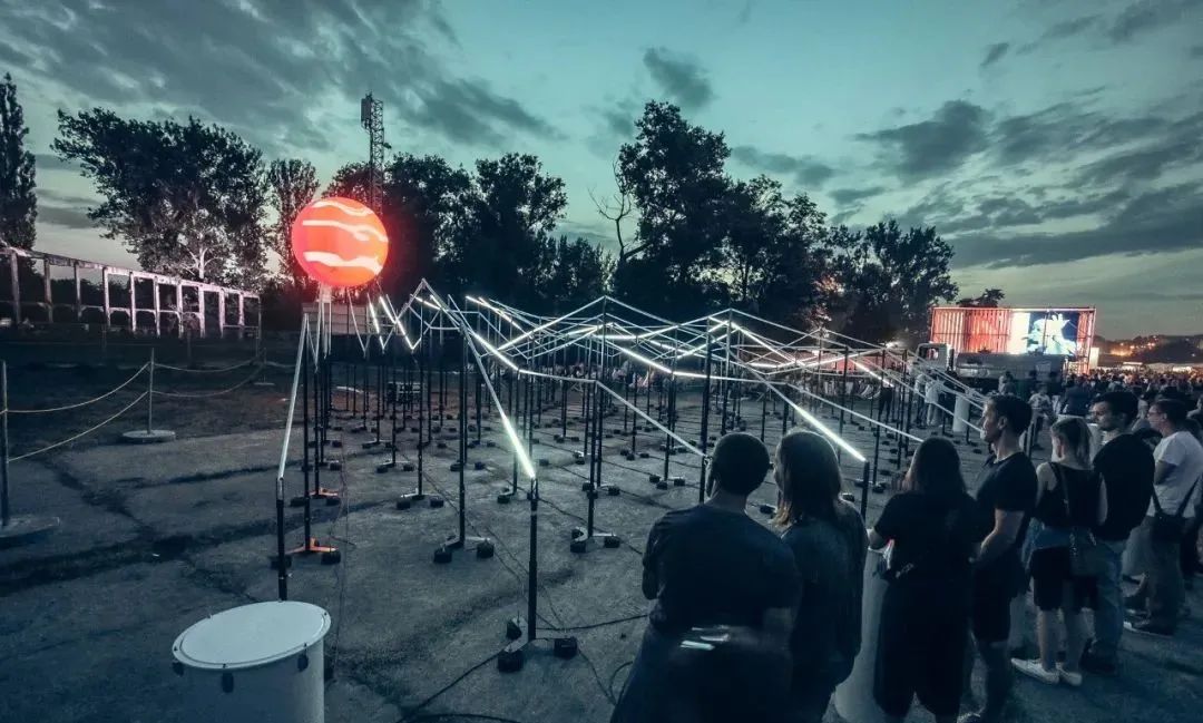 燈光藝術(shù)展覽互動活動的LED互動裝置帶動了全新的群體性解壓方式 - 第8張 - 會展活動策劃CCASY.COM 燈光藝術(shù)展覽互動活動的LED互動裝置帶動了全新的群體性解壓方式 - 第8張