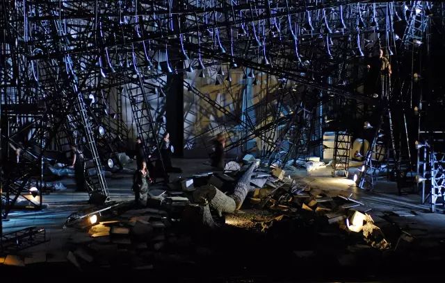 優(yōu)秀的會展活動其舞美設(shè)計打造的視聽效果也是極佳的 - 第8張 - 會展活動策劃CCASY.COM 優(yōu)秀的會展活動其舞美設(shè)計打造的視聽效果也是極佳的 - 第8張