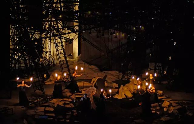 優(yōu)秀的會展活動其舞美設(shè)計打造的視聽效果也是極佳的 - 第11張 - 會展活動策劃CCASY.COM 優(yōu)秀的會展活動其舞美設(shè)計打造的視聽效果也是極佳的 - 第11張