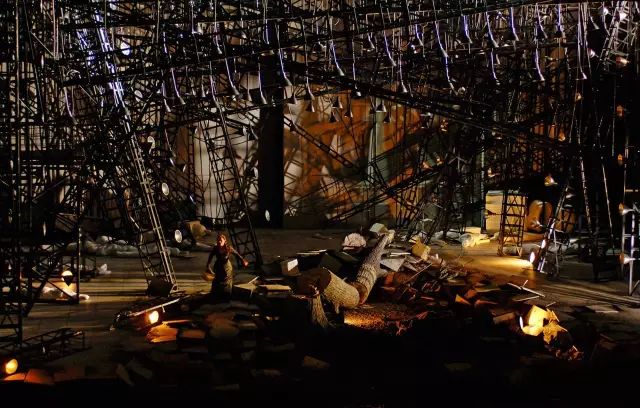 優(yōu)秀的會展活動其舞美設(shè)計打造的視聽效果也是極佳的 - 第9張 - 會展活動策劃CCASY.COM 優(yōu)秀的會展活動其舞美設(shè)計打造的視聽效果也是極佳的 - 第9張