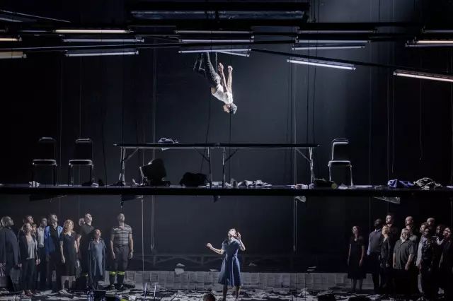 優(yōu)秀的會展活動其舞美設(shè)計打造的視聽效果也是極佳的 - 第15張 - 會展活動策劃CCASY.COM 優(yōu)秀的會展活動其舞美設(shè)計打造的視聽效果也是極佳的 - 第15張