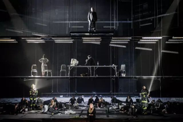 優(yōu)秀的會展活動其舞美設(shè)計打造的視聽效果也是極佳的 - 第16張 - 會展活動策劃CCASY.COM 優(yōu)秀的會展活動其舞美設(shè)計打造的視聽效果也是極佳的 - 第16張