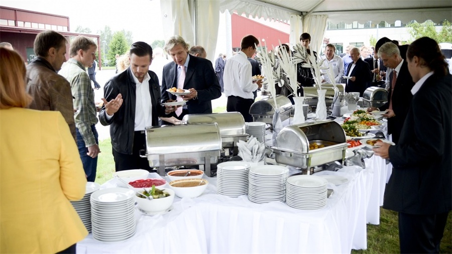 周年慶典派對活動上創(chuàng)造的品牌標(biāo)志營造了一個巧妙的視覺效果 - 第4張 - 會展活動策劃CCASY.COM 周年慶典派對活動上創(chuàng)造的品牌標(biāo)志營造了一個巧妙的視覺效果 - 第4張