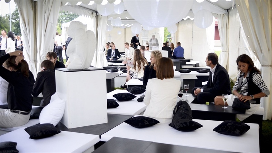 周年慶典派對活動上創(chuàng)造的品牌標(biāo)志營造了一個巧妙的視覺效果 - 第7張 - 會展活動策劃CCASY.COM 周年慶典派對活動上創(chuàng)造的品牌標(biāo)志營造了一個巧妙的視覺效果 - 第7張