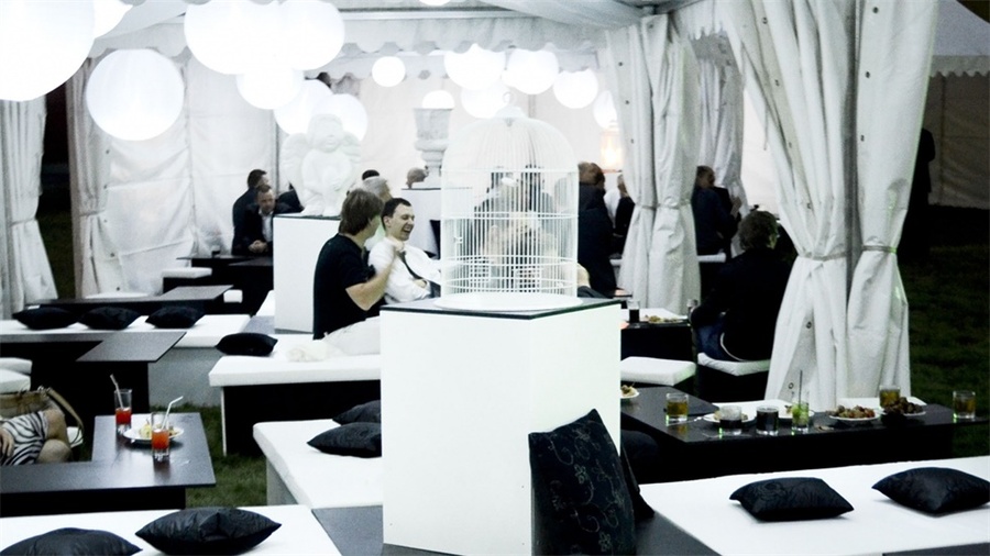 周年慶典派對活動上創(chuàng)造的品牌標(biāo)志營造了一個巧妙的視覺效果 - 第6張 - 會展活動策劃CCASY.COM 周年慶典派對活動上創(chuàng)造的品牌標(biāo)志營造了一個巧妙的視覺效果 - 第6張