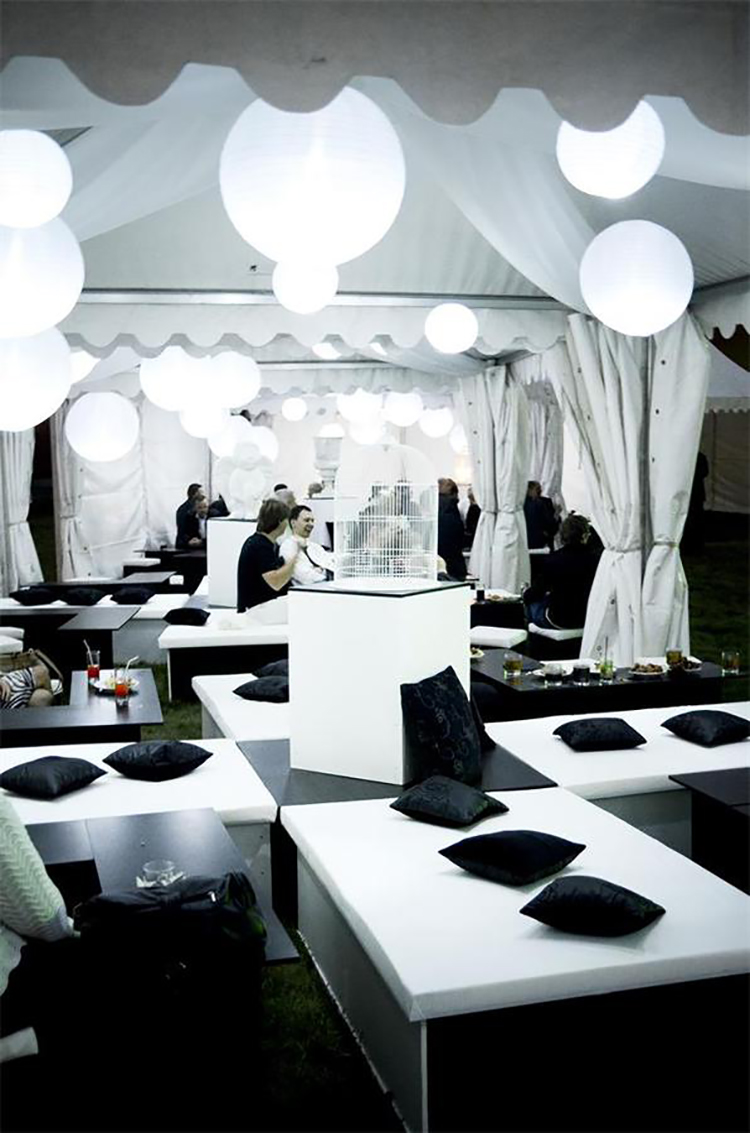 周年慶典派對活動上創(chuàng)造的品牌標(biāo)志營造了一個巧妙的視覺效果 - 第8張 - 會展活動策劃CCASY.COM 周年慶典派對活動上創(chuàng)造的品牌標(biāo)志營造了一個巧妙的視覺效果 - 第8張