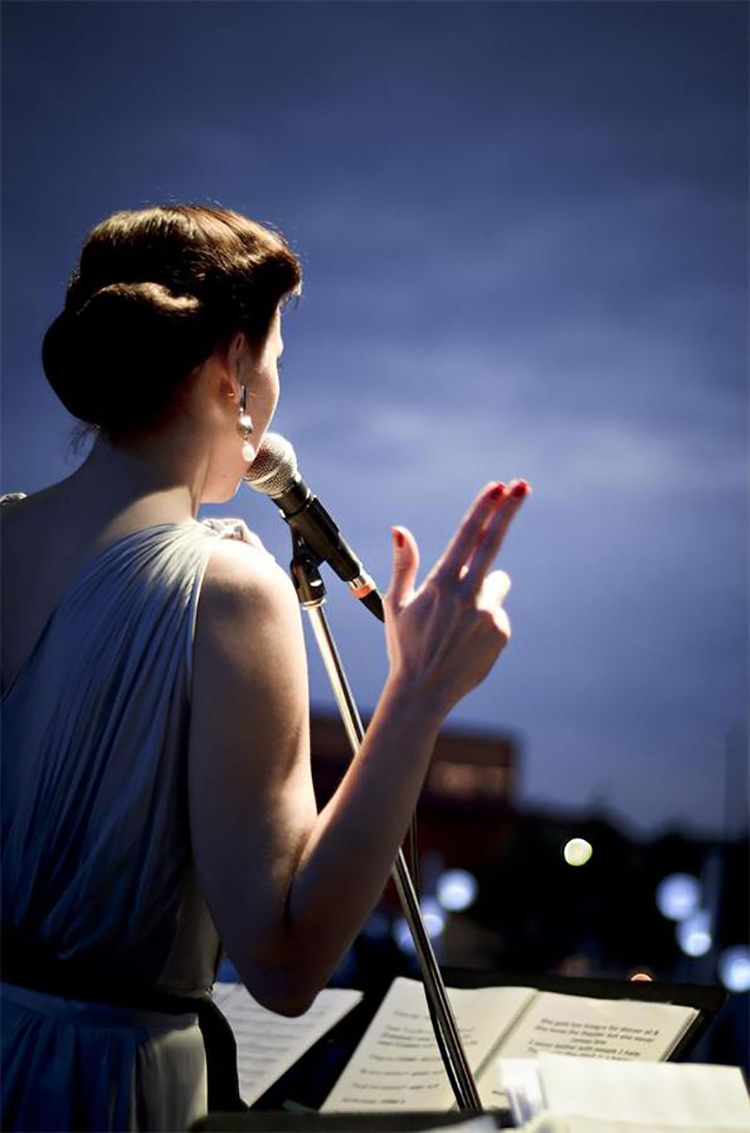 周年慶典派對活動上創(chuàng)造的品牌標(biāo)志營造了一個巧妙的視覺效果 - 第19張 - 會展活動策劃CCASY.COM 周年慶典派對活動上創(chuàng)造的品牌標(biāo)志營造了一個巧妙的視覺效果 - 第19張