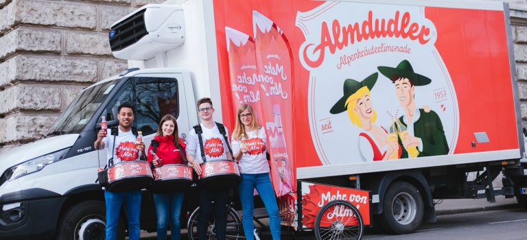 低成本的街頭快閃式的飲料推廣活動(dòng)策劃更受品牌方深愛 - 第5張 - 會(huì)展活動(dòng)策劃CCASY.COM 低成本的街頭快閃式的飲料推廣活動(dòng)策劃更受品牌方深愛 - 第5張