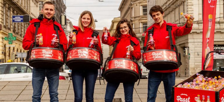 低成本的街頭快閃式的飲料推廣活動(dòng)策劃更受品牌方深愛 - 第13張 - 會(huì)展活動(dòng)策劃CCASY.COM 低成本的街頭快閃式的飲料推廣活動(dòng)策劃更受品牌方深愛 - 第13張