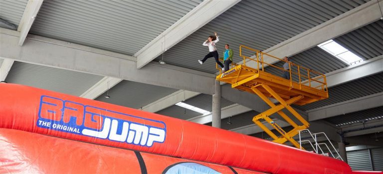 這次的VIP活動現(xiàn)場策劃的一排排工程吊裝讓人莫名肅然起敬 - 第7張 - 會展活動策劃CCASY.COM 這次的VIP活動現(xiàn)場策劃的一排排工程吊裝讓人莫名肅然起敬 - 第7張