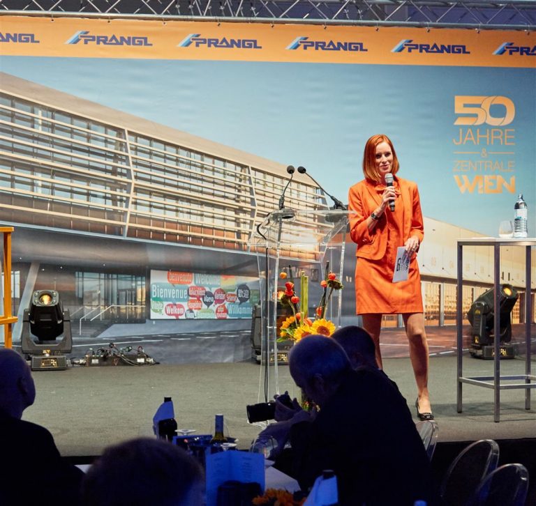 這次的VIP活動現(xiàn)場策劃的一排排工程吊裝讓人莫名肅然起敬 - 第15張 - 會展活動策劃CCASY.COM 這次的VIP活動現(xiàn)場策劃的一排排工程吊裝讓人莫名肅然起敬 - 第15張