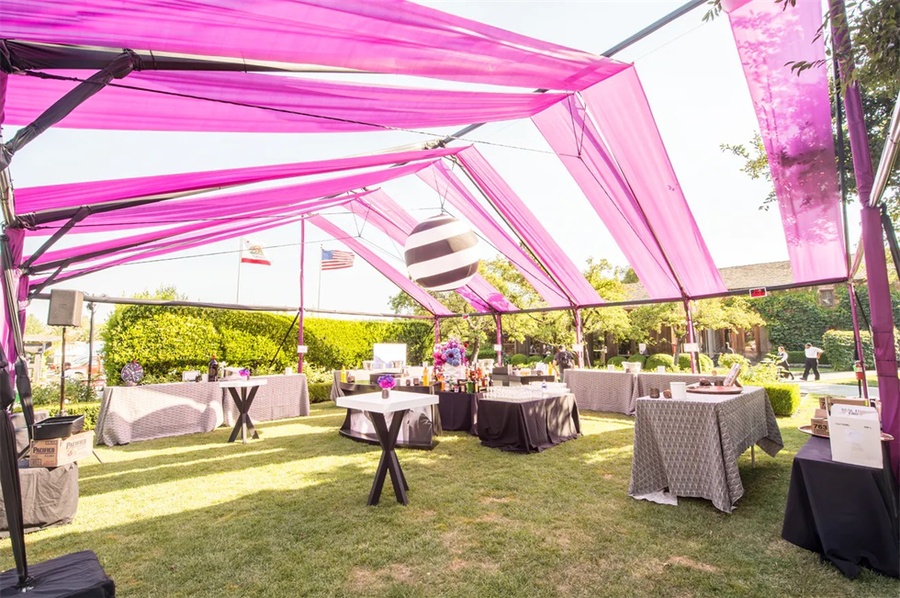 戶外派對(duì)活動(dòng)策劃的粉紅色窗簾搭建的露天帳篷舒適感極強(qiáng) - 第1張 - 會(huì)展活動(dòng)策劃CCASY.COM 戶外派對(duì)活動(dòng)策劃的粉紅色窗簾搭建的露天帳篷舒適感極強(qiáng) - 第1張