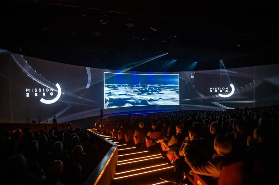 全電動汽車新品發(fā)布活動策劃用一段簡短的視頻展開了成功的幻想 - 第1張 - 會展活動策劃CCASY.COM 全電動汽車新品發(fā)布活動策劃用一段簡短的視頻展開了成功的幻想 - 第1張