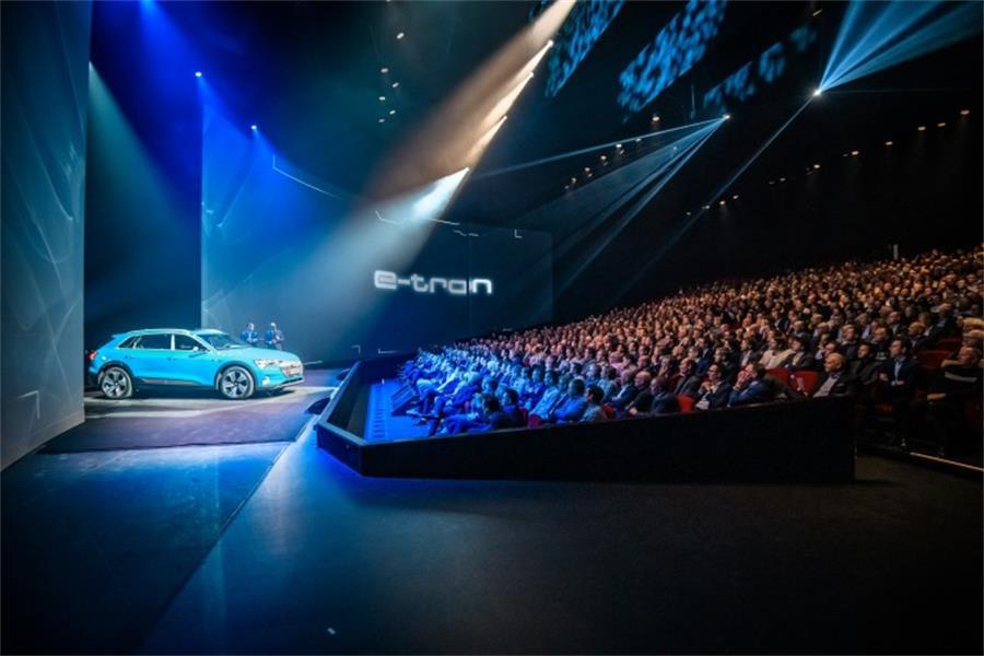 全電動汽車新品發(fā)布活動策劃用一段簡短的視頻展開了成功的幻想 - 第6張 - 會展活動策劃CCASY.COM 全電動汽車新品發(fā)布活動策劃用一段簡短的視頻展開了成功的幻想 - 第6張