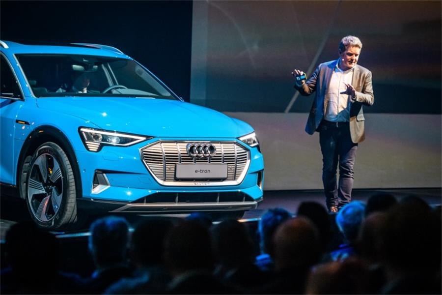 全電動汽車新品發(fā)布活動策劃用一段簡短的視頻展開了成功的幻想 - 第8張 - 會展活動策劃CCASY.COM 全電動汽車新品發(fā)布活動策劃用一段簡短的視頻展開了成功的幻想 - 第8張