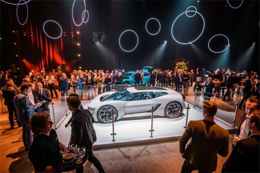 全電動汽車新品發(fā)布活動策劃用一段簡短的視頻展開了成功的幻想 - 第12張 - 會展活動策劃CCASY.COM 全電動汽車新品發(fā)布活動策劃用一段簡短的視頻展開了成功的幻想 - 第12張