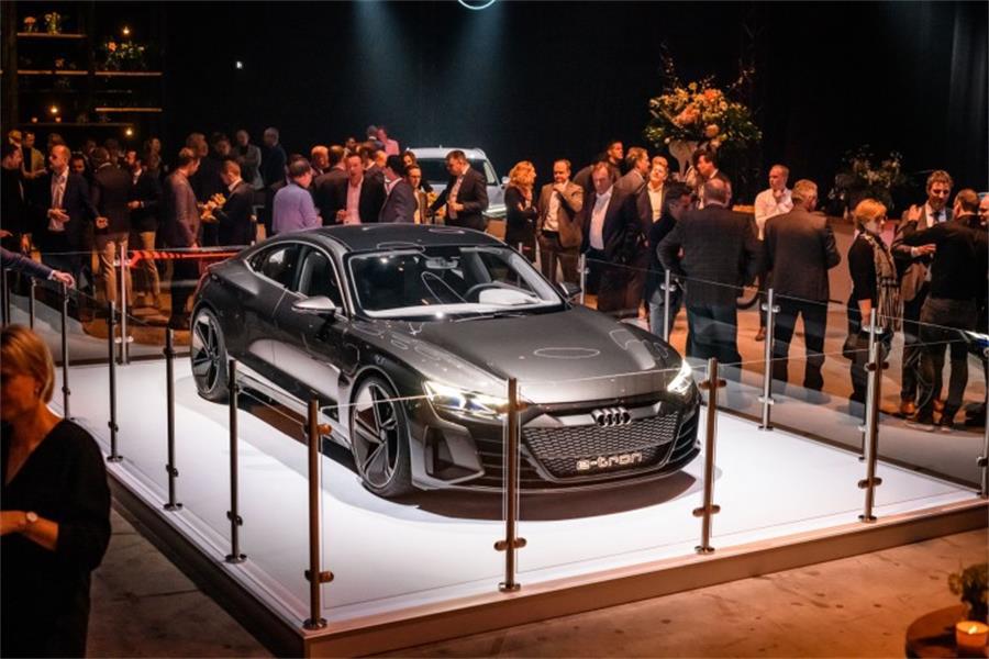 全電動汽車新品發(fā)布活動策劃用一段簡短的視頻展開了成功的幻想 - 第11張 - 會展活動策劃CCASY.COM 全電動汽車新品發(fā)布活動策劃用一段簡短的視頻展開了成功的幻想 - 第11張