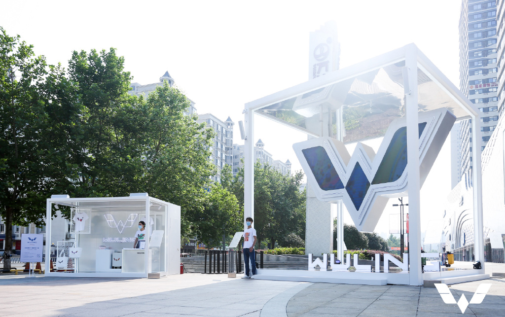 品牌升級(jí)后的汽車快閃展覽活動(dòng)造型更具現(xiàn)代感 - 第4張 - 會(huì)展活動(dòng)策劃CCASY.COM 品牌升級(jí)后的汽車快閃展覽活動(dòng)造型更具現(xiàn)代感 - 第4張