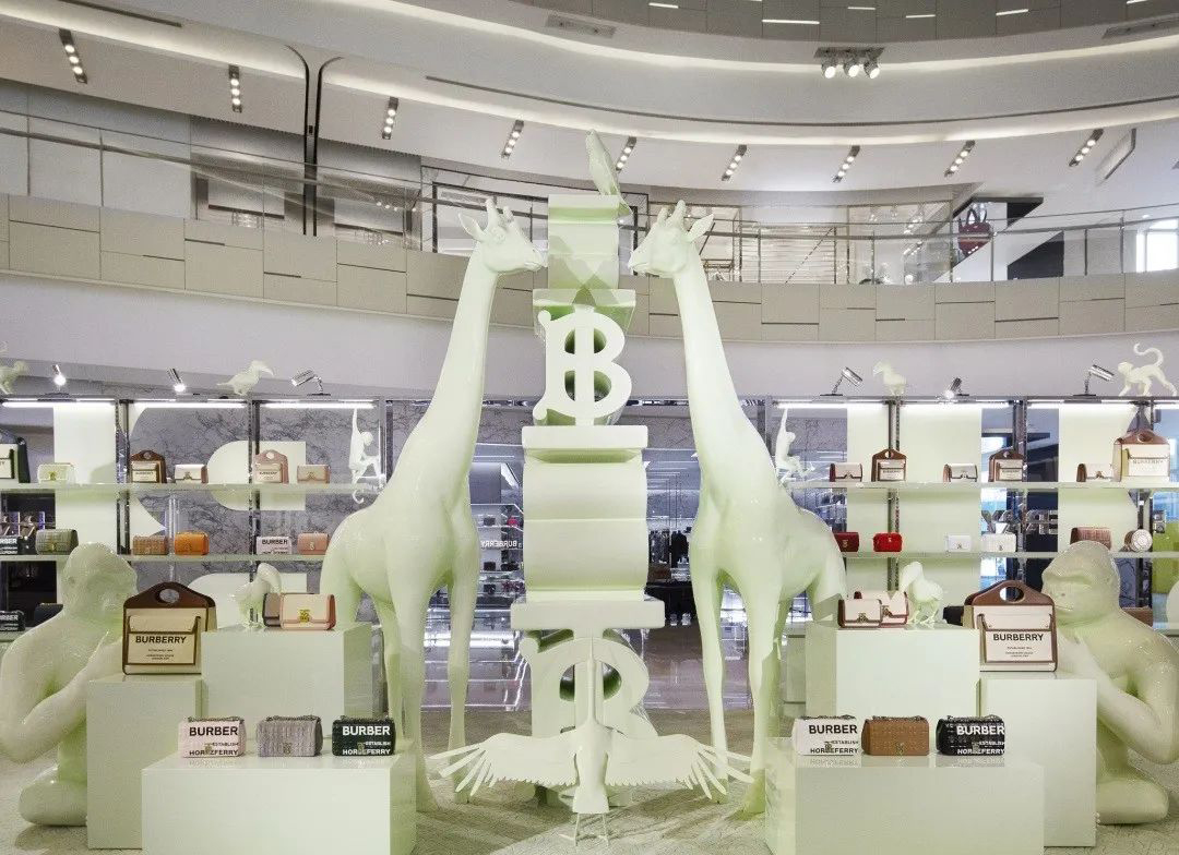 BURBERRY動(dòng)物主題的快閃店活動(dòng)策劃的這群小動(dòng)物太可愛熱鬧了 - 第2張 - 會(huì)展活動(dòng)策劃CCASY.COM BURBERRY動(dòng)物主題的快閃店活動(dòng)策劃的這群小動(dòng)物太可愛熱鬧了 - 第2張