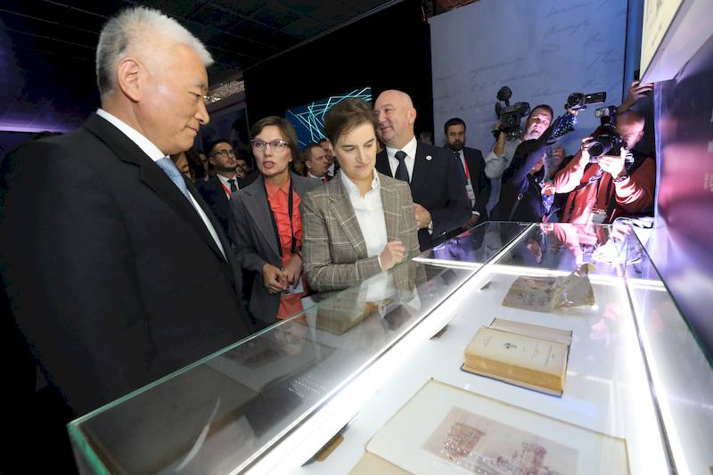 中東歐國家創(chuàng)新合作大會活動策劃的這個沉浸式走廊太美了 - 第1張 - 會展活動策劃CCASY.COM 中東歐國家創(chuàng)新合作大會活動策劃的這個沉浸式走廊太美了 - 第1張