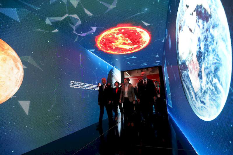 中東歐國家創(chuàng)新合作大會活動策劃的這個沉浸式走廊太美了 - 第15張 - 會展活動策劃CCASY.COM 中東歐國家創(chuàng)新合作大會活動策劃的這個沉浸式走廊太美了 - 第15張