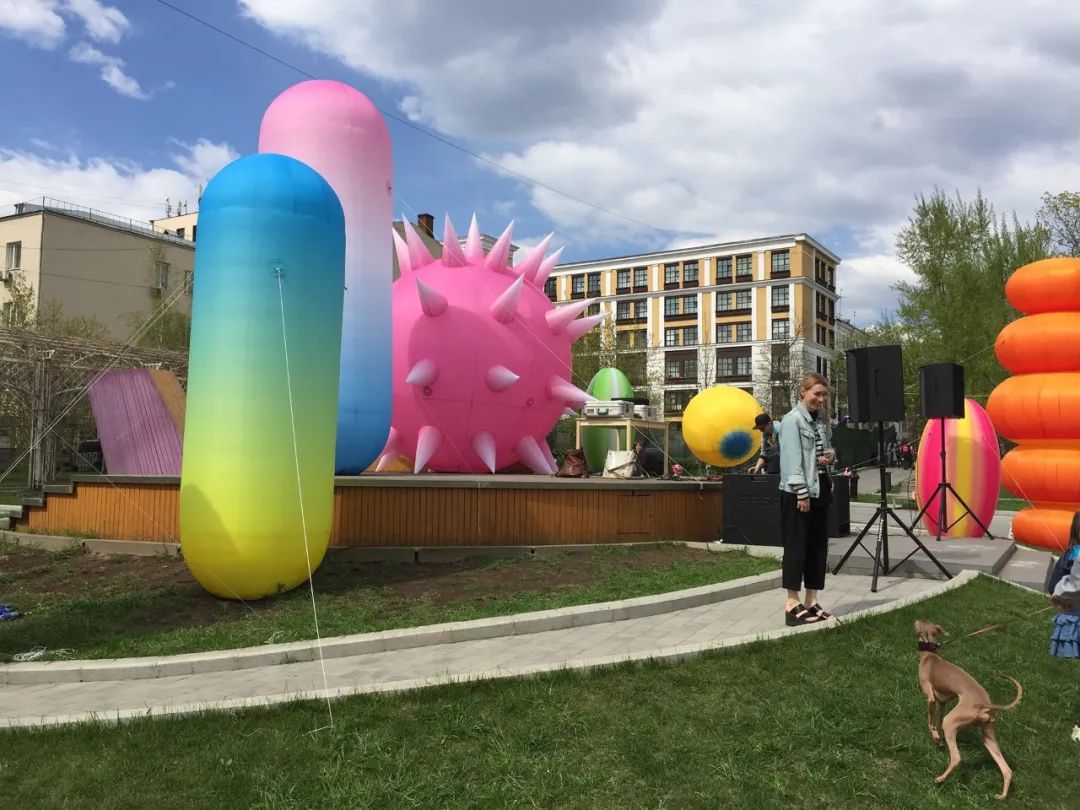 俄羅斯設(shè)計師的空間花粉藝術(shù)展覽活動裝置色彩太豐富了 - 第4張 - 會展活動策劃CCASY.COM 俄羅斯設(shè)計師的空間花粉藝術(shù)展覽活動裝置色彩太豐富了 - 第4張