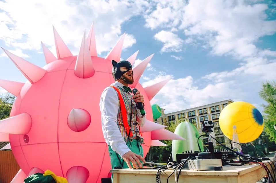 俄羅斯設(shè)計師的空間花粉藝術(shù)展覽活動裝置色彩太豐富了 - 第9張 - 會展活動策劃CCASY.COM 俄羅斯設(shè)計師的空間花粉藝術(shù)展覽活動裝置色彩太豐富了 - 第9張