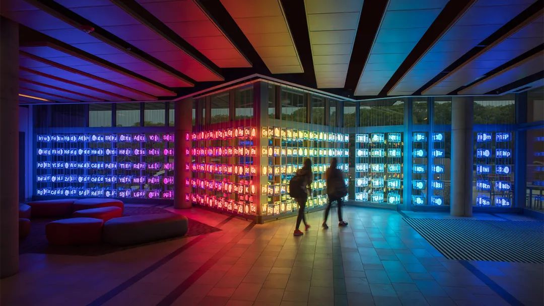 聽說這個化學元素周期表展覽活動的互動裝置還能演奏詩歌 - 第1張 - 會展活動策劃CCASY.COM 聽說這個化學元素周期表展覽活動的互動裝置還能演奏詩歌 - 第1張