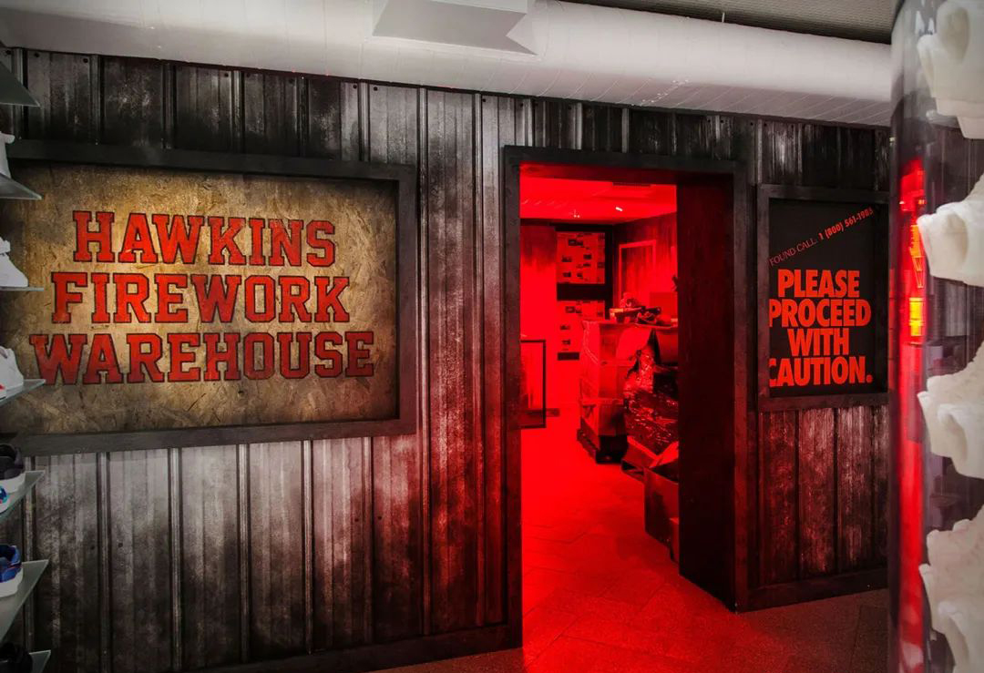 NIKE與STRANGER THINGS聯(lián)名快閃活動策劃的“炸毀”元素夠燃 - 第1張 - 會展活動策劃CCASY.COM NIKE與STRANGER THINGS聯(lián)名快閃活動策劃的“炸毀”元素夠燃 - 第1張