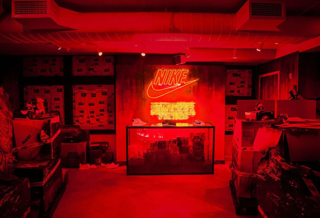 NIKE與STRANGER THINGS聯(lián)名快閃活動策劃的“炸毀”元素夠燃 - 第5張 - 會展活動策劃CCASY.COM NIKE與STRANGER THINGS聯(lián)名快閃活動策劃的“炸毀”元素夠燃 - 第5張
