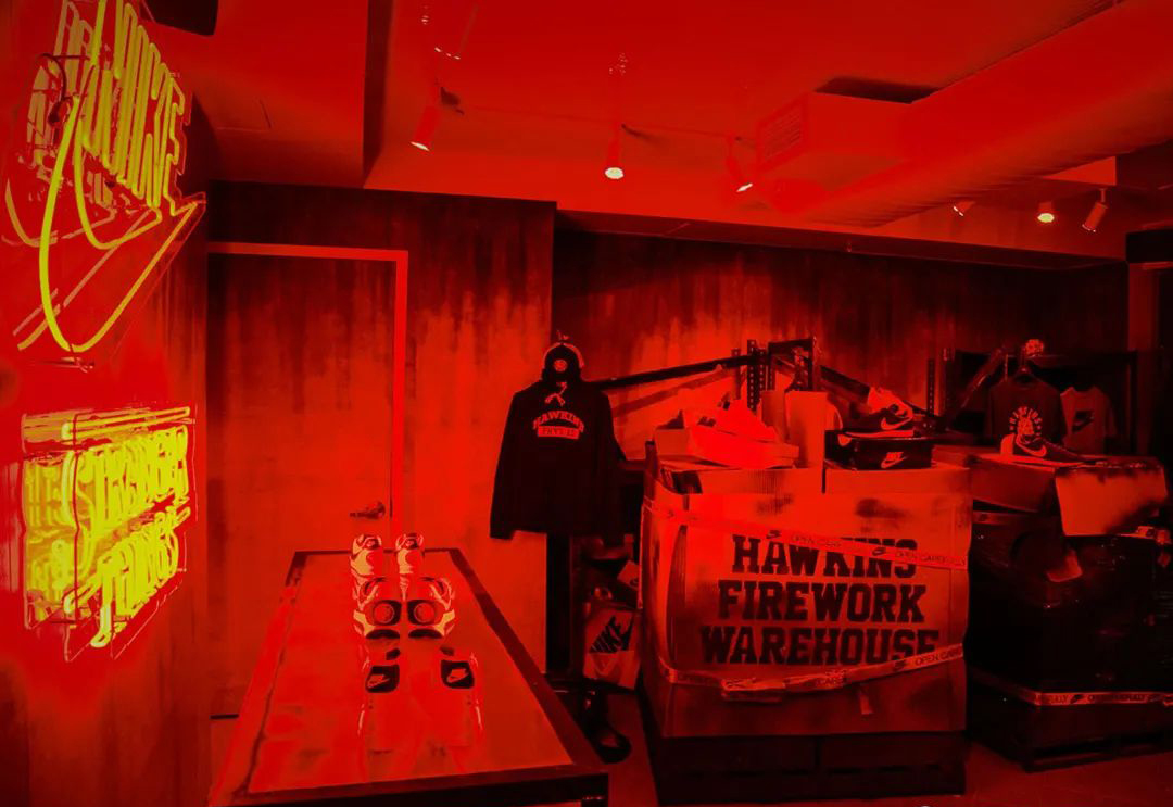 NIKE與STRANGER THINGS聯(lián)名快閃活動策劃的“炸毀”元素夠燃 - 第8張 - 會展活動策劃CCASY.COM NIKE與STRANGER THINGS聯(lián)名快閃活動策劃的“炸毀”元素夠燃 - 第8張