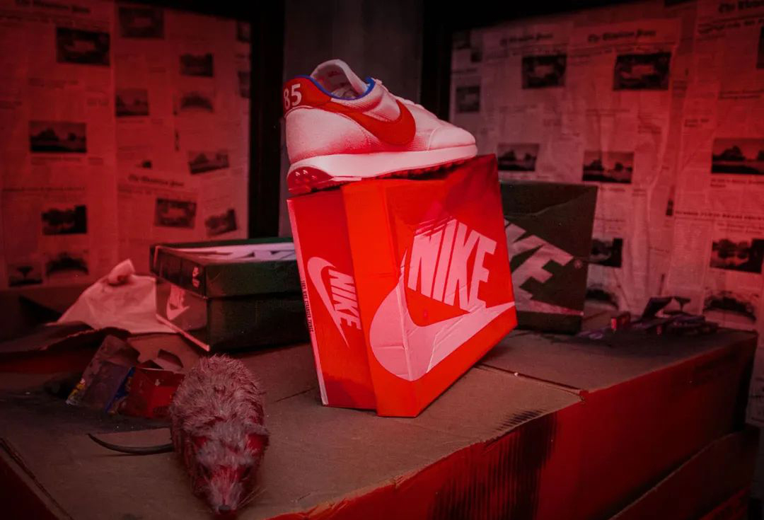 NIKE與STRANGER THINGS聯(lián)名快閃活動策劃的“炸毀”元素夠燃 - 第15張 - 會展活動策劃CCASY.COM NIKE與STRANGER THINGS聯(lián)名快閃活動策劃的“炸毀”元素夠燃 - 第15張