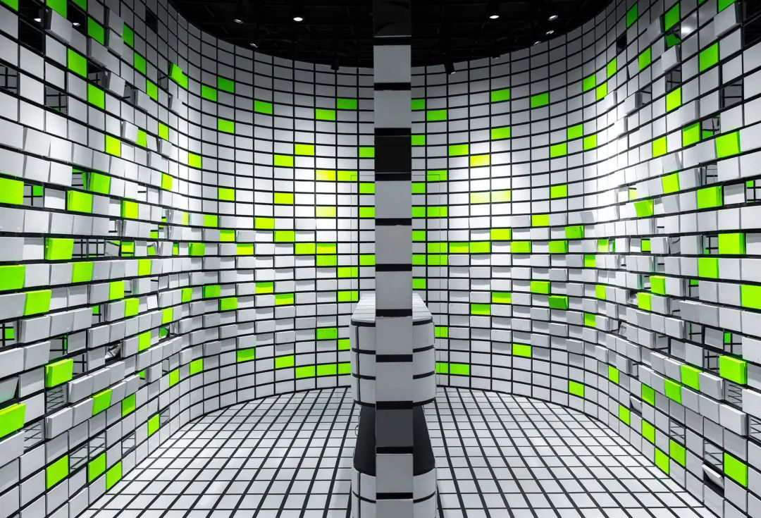 Opium在機(jī)場里的弧形結(jié)構(gòu)快閃店展覽活動也太吸睛了吧，打CALL