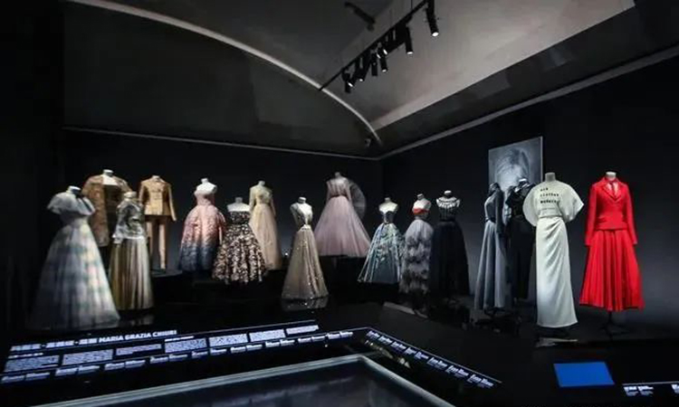 法國(guó)Dior70周年巡回展覽活動(dòng)策劃帶來(lái)了史上250件精美作品 - 第21張 - 會(huì)展活動(dòng)策劃CCASY.COM 法國(guó)Dior70周年巡回展覽活動(dòng)策劃帶來(lái)了史上250件精美作品 - 第21張