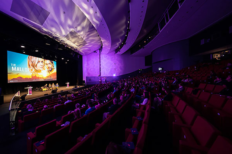 影視節(jié)目展示活動策劃的7個6米高的屏幕魅力四射 - 第7張 - 會展活動策劃CCASY.COM 影視節(jié)目展示活動策劃的7個6米高的屏幕魅力四射 - 第7張