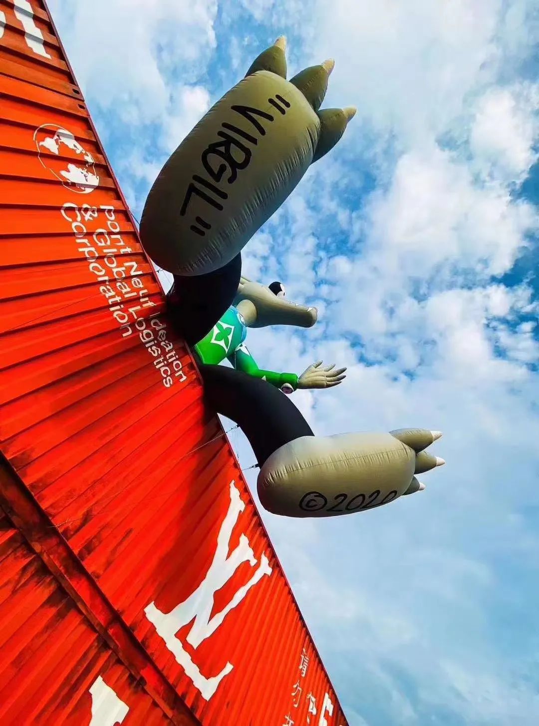 LV2021漂流瓶主題男裝春夏發(fā)布會活動策劃的吉祥物氣模挺萌的 - 第6張 - 會展活動策劃CCASY.COM LV2021漂流瓶主題男裝春夏發(fā)布會活動策劃的吉祥物氣模挺萌的 - 第6張