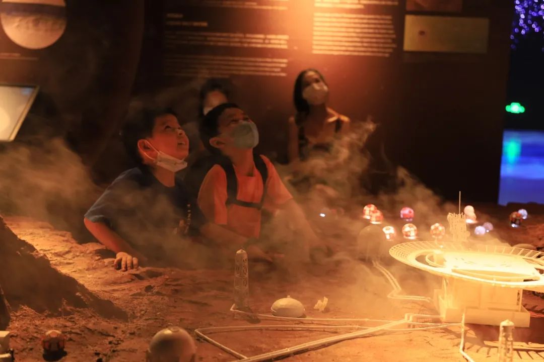 火星2035沉浸式科學藝術(shù)展覽活動策劃科幻成分太足了 - 第29張 - 會展活動策劃CCASY.COM 火星2035沉浸式科學藝術(shù)展覽活動策劃科幻成分太足了 - 第29張
