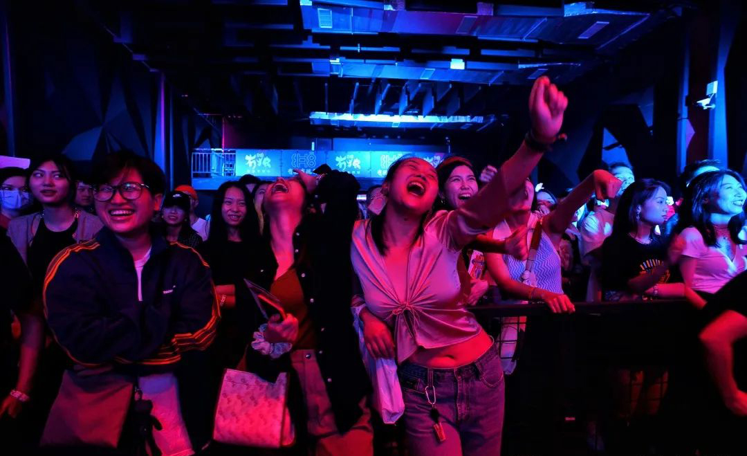 2020這場「黃色」女孩夏日派對活動策劃燃起了青年們躁動的心 - 第2張 - 會展活動策劃CCASY.COM 2020這場「黃色」女孩夏日派對活動策劃燃起了青年們躁動的心 - 第2張