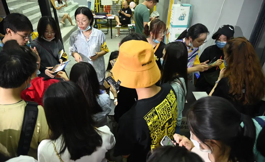 2020這場「黃色」女孩夏日派對活動策劃燃起了青年們躁動的心 - 第5張 - 會展活動策劃CCASY.COM 2020這場「黃色」女孩夏日派對活動策劃燃起了青年們躁動的心 - 第5張