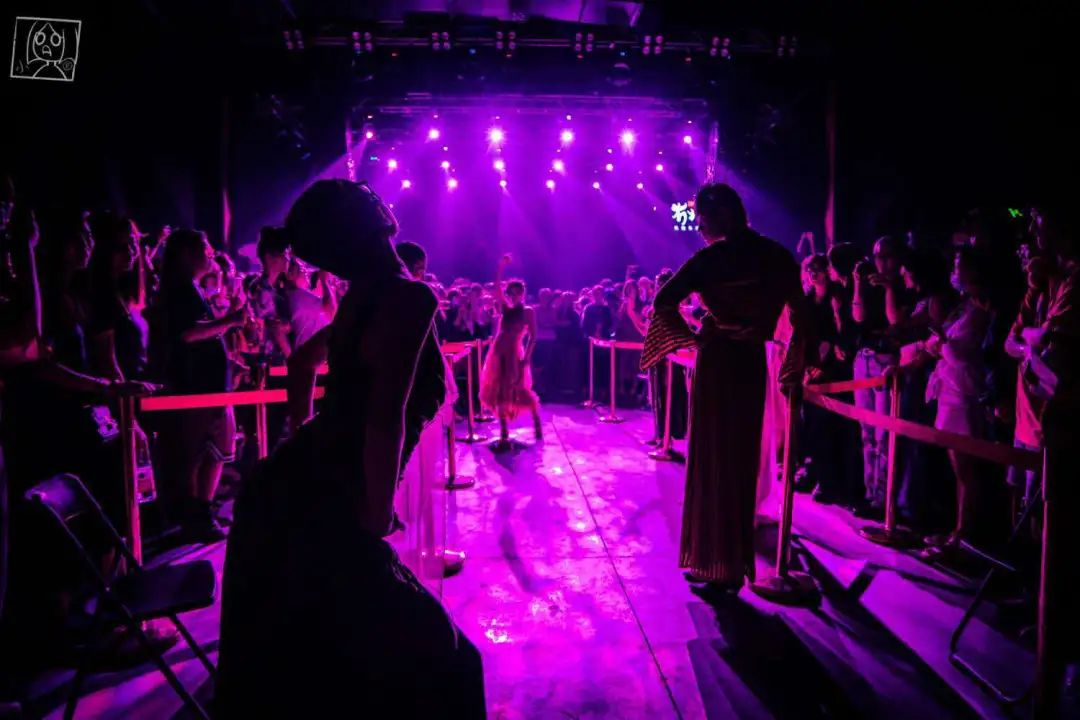 2020這場「黃色」女孩夏日派對活動策劃燃起了青年們躁動的心 - 第41張 - 會展活動策劃CCASY.COM 2020這場「黃色」女孩夏日派對活動策劃燃起了青年們躁動的心 - 第41張