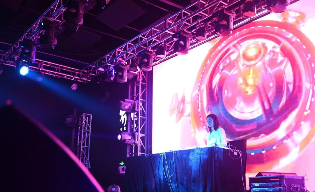 2020這場「黃色」女孩夏日派對活動策劃燃起了青年們躁動的心 - 第42張 - 會展活動策劃CCASY.COM 2020這場「黃色」女孩夏日派對活動策劃燃起了青年們躁動的心 - 第42張