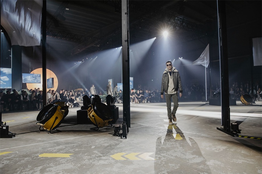 2020的這場時裝秋冬發(fā)布會活動策劃的那枚咸蛋黃很搶眼 - 第5張 - 會展活動策劃CCASY.COM 2020的這場時裝秋冬發(fā)布會活動策劃的那枚咸蛋黃很搶眼 - 第5張