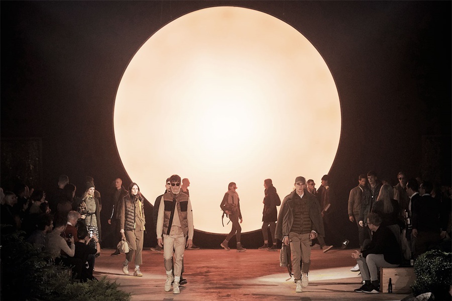 2020的這場時裝秋冬發(fā)布會活動策劃的那枚咸蛋黃很搶眼 - 第8張 - 會展活動策劃CCASY.COM 2020的這場時裝秋冬發(fā)布會活動策劃的那枚咸蛋黃很搶眼 - 第8張